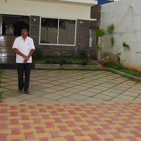 Pratham Residency Hotell Mysore Exteriör bild