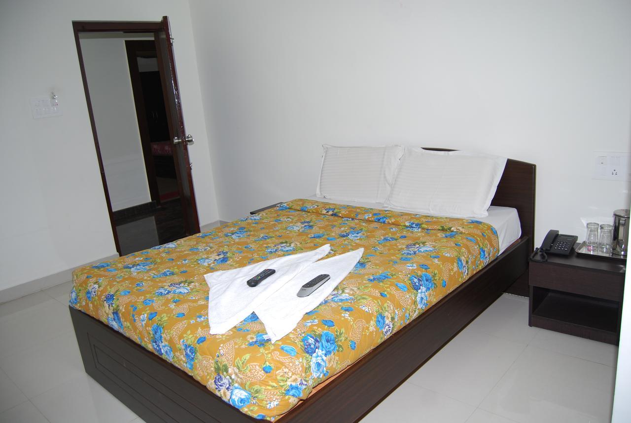 Pratham Residency Hotell Mysore Exteriör bild