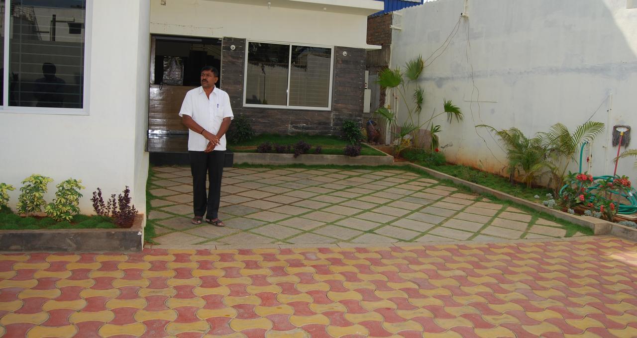 Pratham Residency Hotell Mysore Exteriör bild